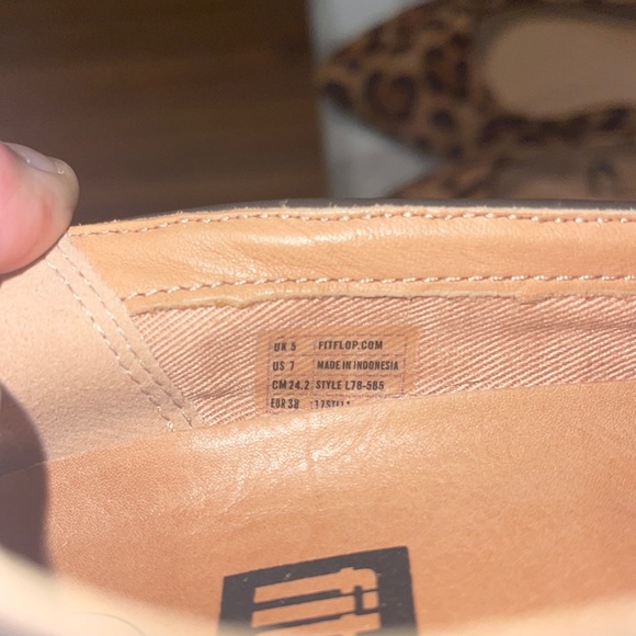 Fitflop Women's Superskate Taupe Slip-On Loafers Size 7. They run a little long. - Picture 7 of 7